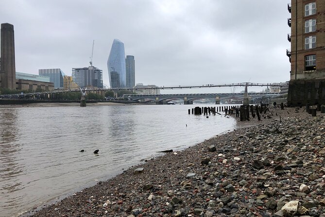 Thames Beachcombing - Why mudlarking feels different from ordinary London sightseeing