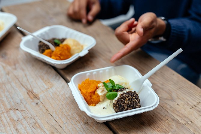 The 10 Tastings of Edinburgh With Locals: Private Food Tour - John Knox House: a history break between bites