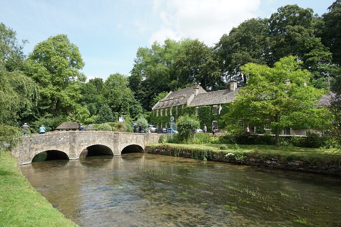 The Cotswolds Guided Day Tour from London - Guide commentary can make or break the day