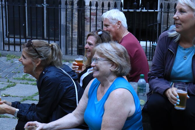The Edinburgh Literary Pub Tour - What happens at the pub stops