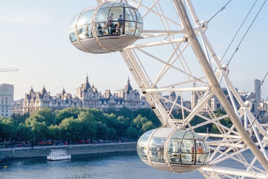 The London Eye Champagne Experience - Champagne adds mood more than sightseeing value