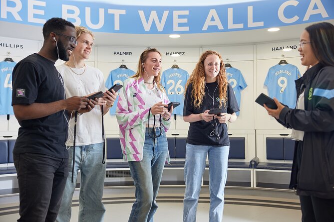 The Manchester City Stadium Tour - The glass tunnel and the walk toward the pitch
