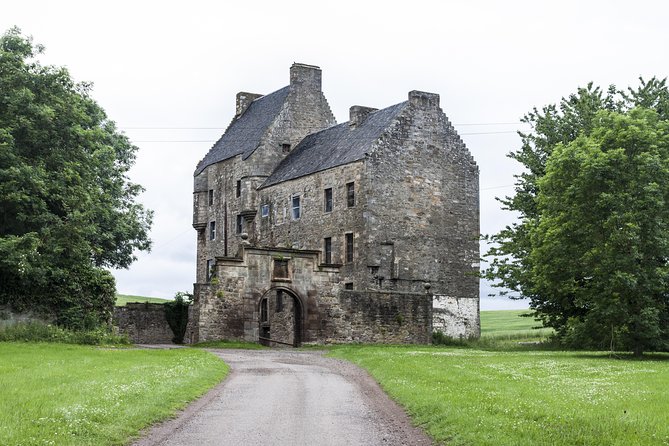 The Outlander 1 Day Experience - Linlithgow Palace and Wentworth Prison