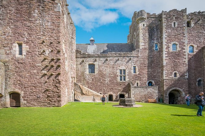 The Outlander 1 Day Experience - The coach ride and guide commentary