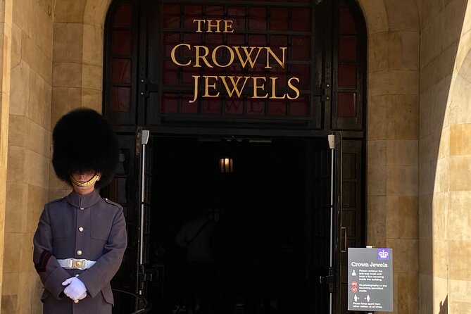 The Tower of London - Small Group Tour with a Local Expert - Small groups, pacing, and guide quality