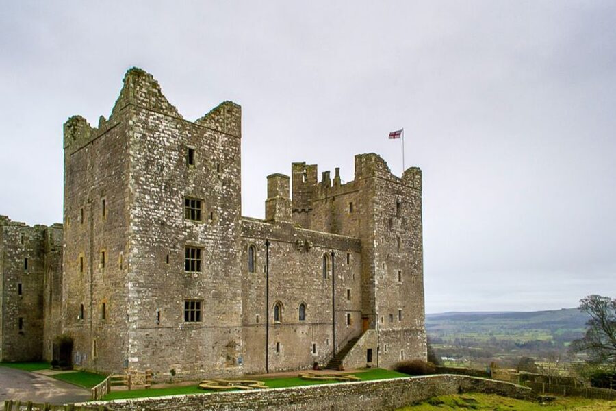 The Yorkshire Dales Tour from York - Bolton Castle deserves your attention