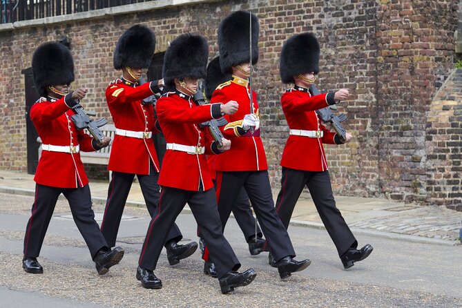 Tower of London: Crown Jewels & Beefeater Opening Ceremony - What the guides add to the morning