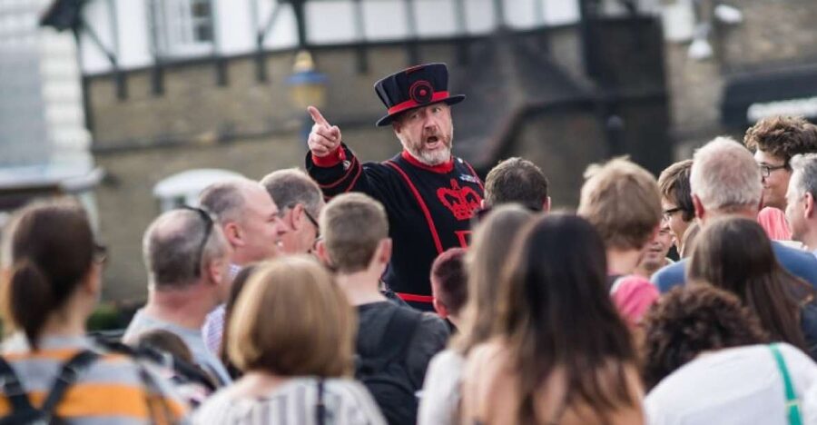Tower of London: Early Access with Crown Jewels & Beefeaters - Reaching the Jewel House first