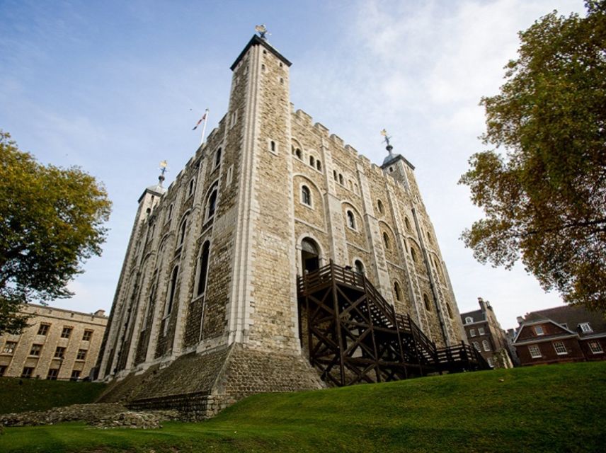 Tower of London: Early Access with Crown Jewels & Beefeaters - How much guiding do you really get?
