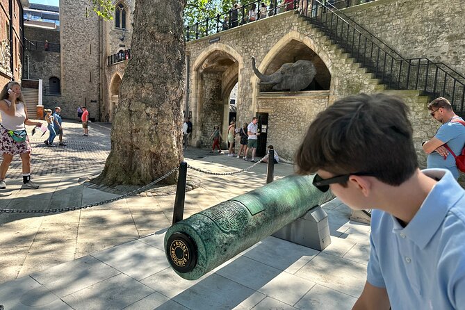 Tower of London for kids & families Private Guided Tour with pre-booked Tickets - Medieval Palace and the Tower’s royal side