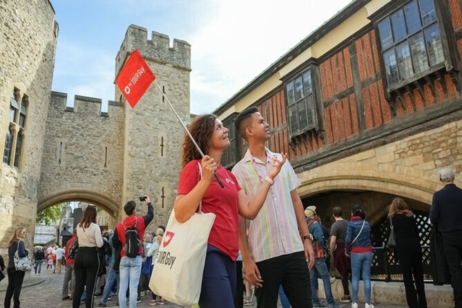 Tower of London Guided Tour with Beefeater Meet & Crown Jewels - Guides, Pace, and Storytelling