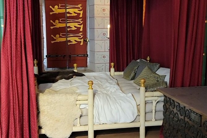 Tower of London: Guided Tour with Thames River Cruise - Timing, Meeting Point, and Group Details