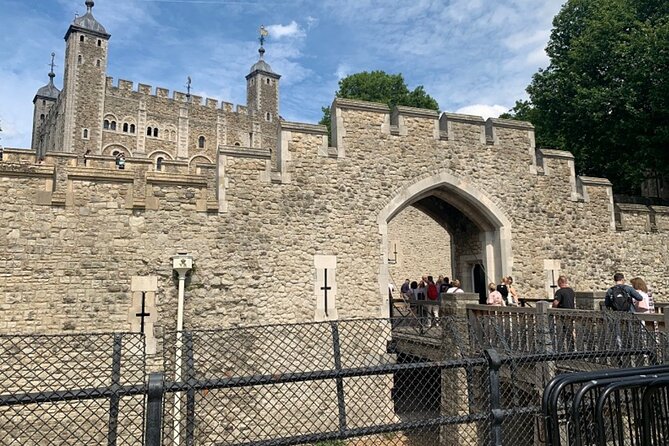 Tower of London: Opening Ceremony & Early Crown Jewels Access - Outside the fortress: a quick history lesson