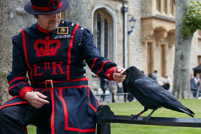 Tower of London with London Hop-On Hop-Off Tour and River Cruise - Audio, headphones, and live bus tracking