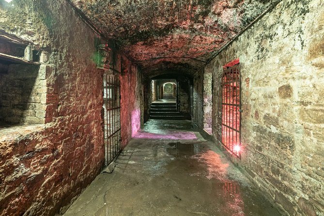 Underground Vaults Walking Tour in Edinburgh Old Town - Entering the vaults beneath South Bridge