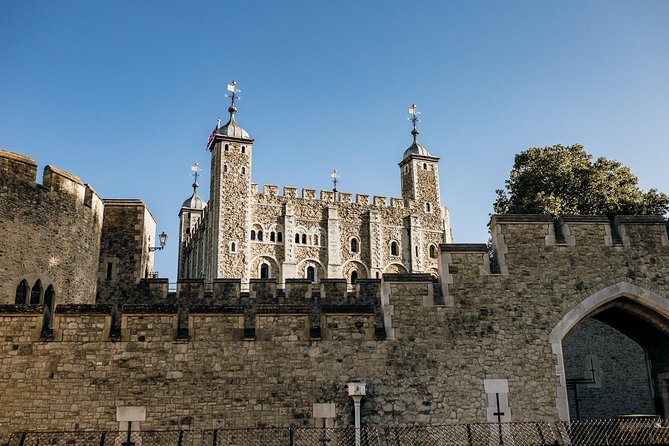 VIP Early Access Opening Ceremony Tower of London & River Cruise - Watching the Tower open for the day