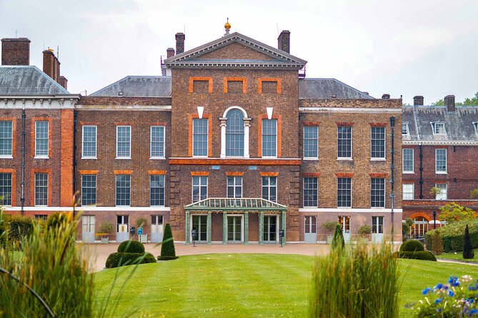 VIP Kensington Palace Gardens Tour & Royal Tea Crown Experience - Kensington Gardens and the approach to the palace