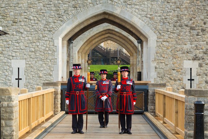 VIP Tower of London and Crown Jewels Tour with Private Beefeater Meet & Greet - Why the early start is worth considering