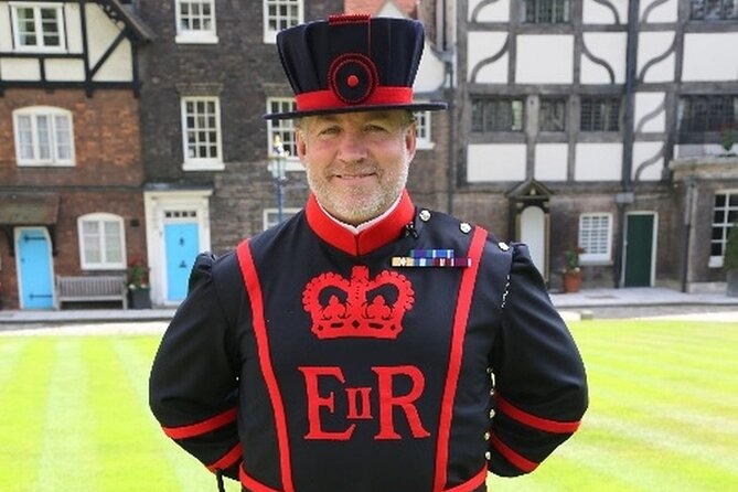VIP Tower of London and Crown Jewels Tour with Private Beefeater Meet & Greet - Inside the White Tower and Royal Armouries