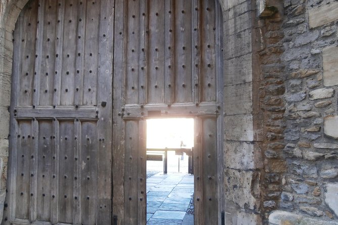 Walking Tour of Cambridge - Stories, alumni, and the details you might miss