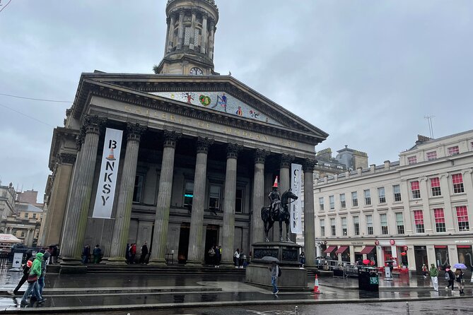 Walking Tour of Glasgow - The Gallery of Modern Art and the famous cone