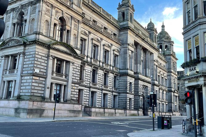 Walking Tour of Glasgow - George Square’s crowded collection of statues