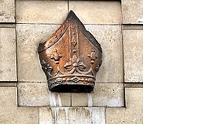 Walking Tours - Sights of London- price includes upto 10 people - The Bank of England and the city behind the books