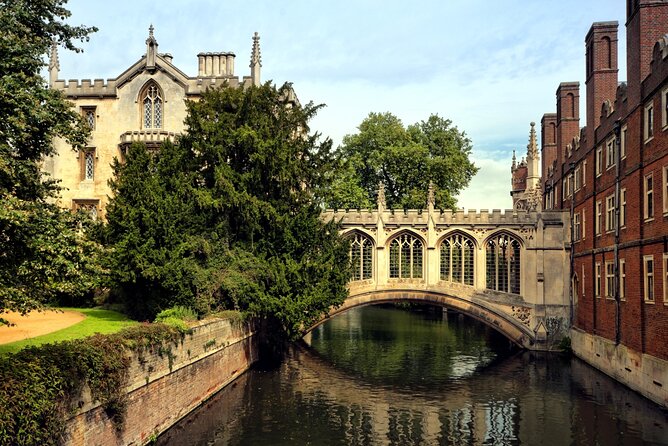 Warwick Castle, Oxford, Stratford-upon-Avon & Cotswolds Day trip - Leaving London from Victoria Coach Station