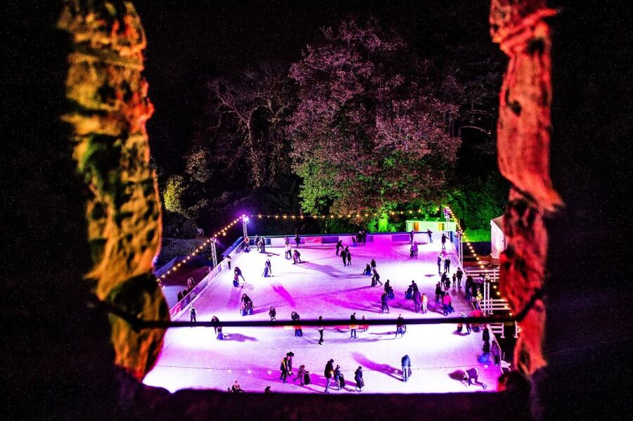 Warwick: Entry Ticket for Warwick Castle - Food, breaks, and the rhythm of the day