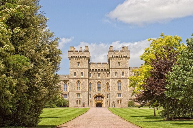 Windsor Castle, Stonehenge and Oxford Day Guided Tour from London - Starting early at Bulleid Way