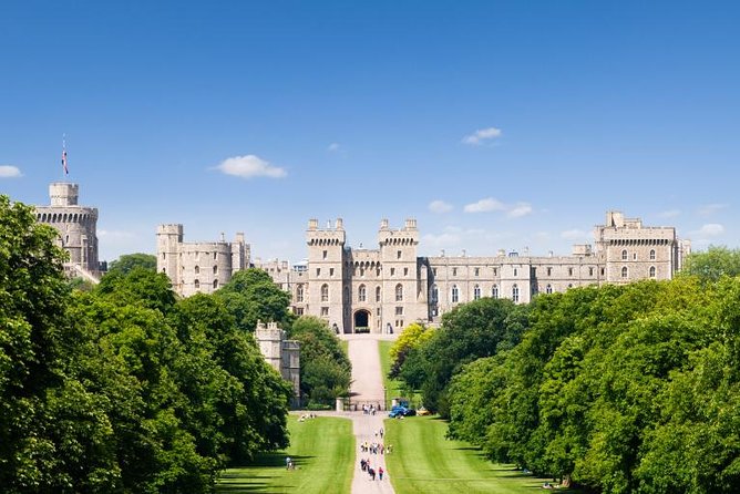 Windsor Castle Tour from London with Transportation & Audio Guide - Entering Windsor Castle and getting your bearings