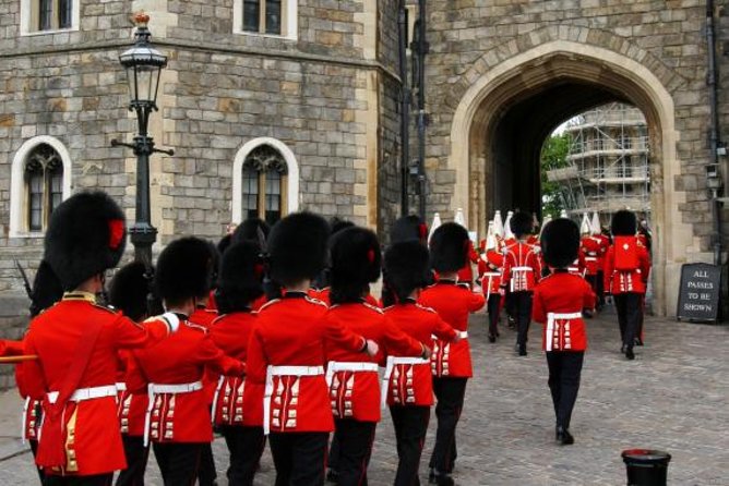 Windsor Castle Tour from London with Transportation & Audio Guide - Finding the departure point without stress