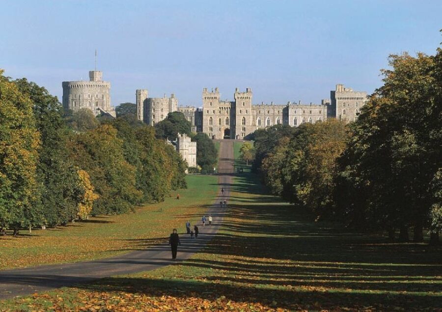 Windsor: Golden Tours Open Top Hop-on Hop-off Bus Tour - Windsor Castle and the Long Walk
