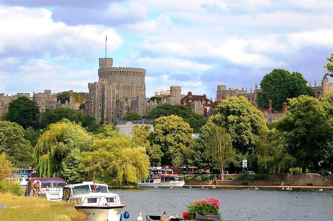 Windsor, Stonehenge and Bath Day Trip from London Spanish - What this 11-hour day is really like
