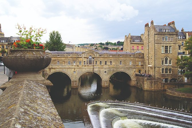 Windsor, Stonehenge and Bath Day Trip from London Spanish - The guides can make or break the long drives