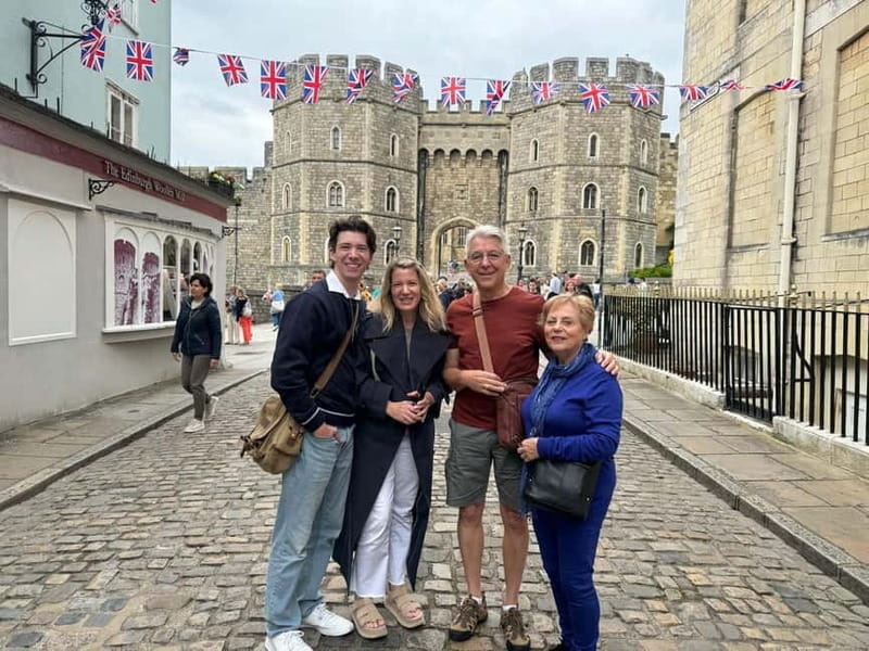 Windsor Town Daily Walking Tour (11am & 2pm) - Alexandra Gardens and the River Thames