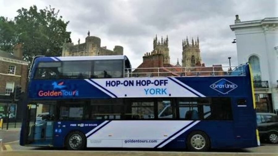 York: Hop-on Hop-off Sightseeing Bus Tour - A realistic day on the route