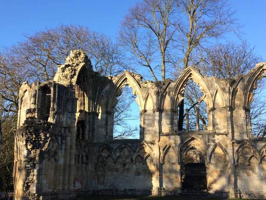 York: J&M’s City Sightseeing and History Walking Tour - Finding the statue beside York Minster