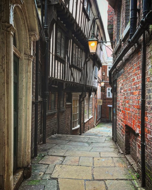York’s Snickelways Story Walking Tour - Finkle Street and Three Cranes Lane