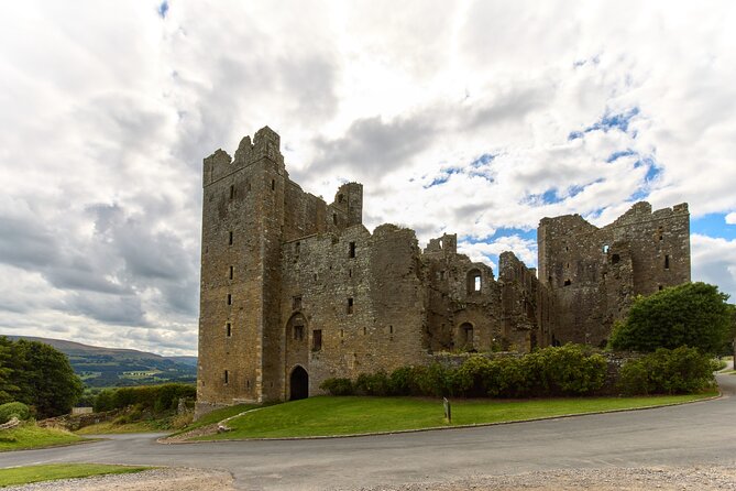 Yorkshire Dales Tour from York - Wensleydale Creamery and the taste of local life